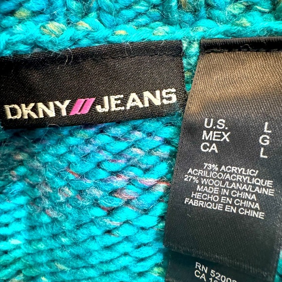 DKNY Jeans sweater in a size large, decorative sequence and a decorative button - Picture 9 of 10